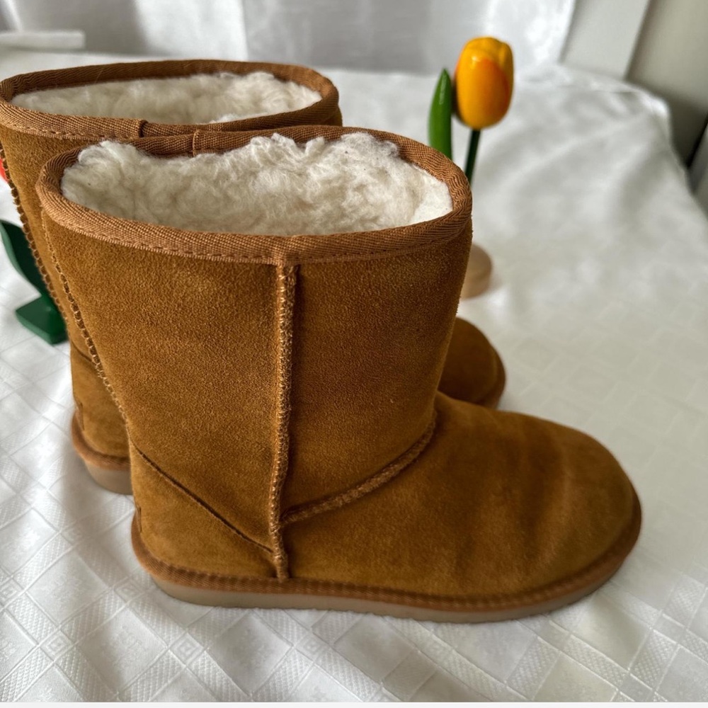 KOOLABURRA BY UGG • BOOTS
Size US 6 • Excellent